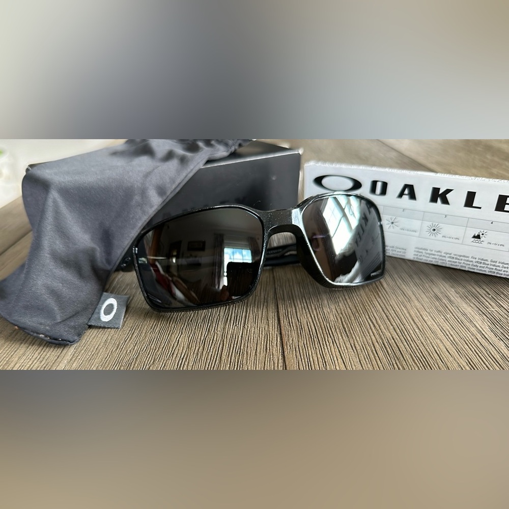 New In Box Oakley Siphon Prizm Black Polarized Sunglasses.